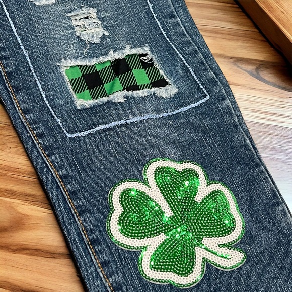 Clover patch distressed jeans, sz 4, 6, 8 - Picture 6 of 6